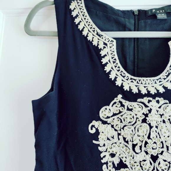 ✨ 5/$15 Forever 21 Embroidered Tunic - Picture 2 of 3